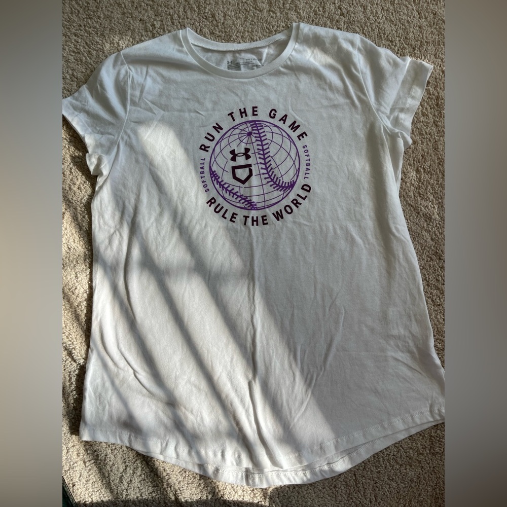 NWOT Under Armour Girls Softball Top RUN THE GAME RUN THE WORLD YXL Heatgear